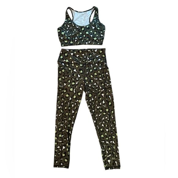 Adrienne Vittadini Green Leopard Two Piece Workout Set - Picture 1 of 7